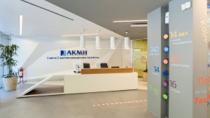 &Delta;&omega;&rho;&epsilon;ά&nu; &pi;&alpha;&kappa;έ&tau;&alpha; &pi;&rho;&omicron;&lambda;&eta;&pi;&tau;&iota;&kappa;&omicron;ύ &epsilon;&lambda;έ&gamma;&chi;&omicron;&upsilon; &sigma;&epsilon; &sigma;&upsilon;&nu;&epsilon;&rho;&gamma;&alpha;&sigma;ί&alpha; &mu;&epsilon; &tau;&omicron;&nu; ό&mu;&iota;&lambda;&omicron; &Alpha;&Kappa;&Mu;&Eta;