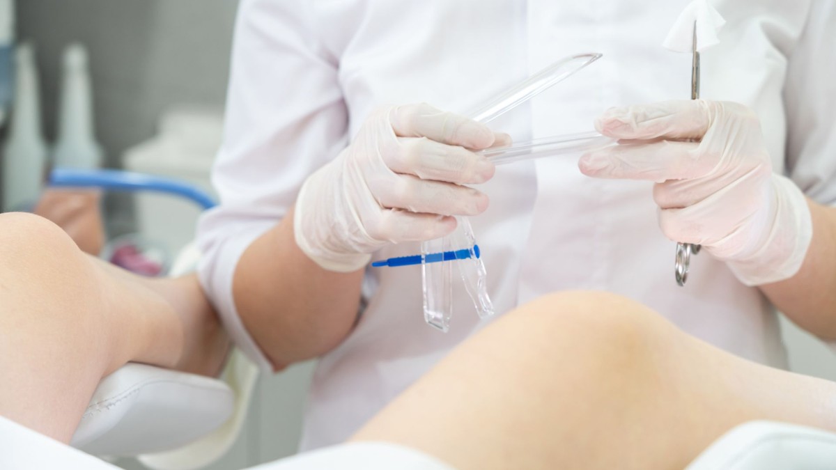 Τι περιλαμβάνει ο ετήσιος γυναικολογικός έλεγχος και πότε ξεκινάει